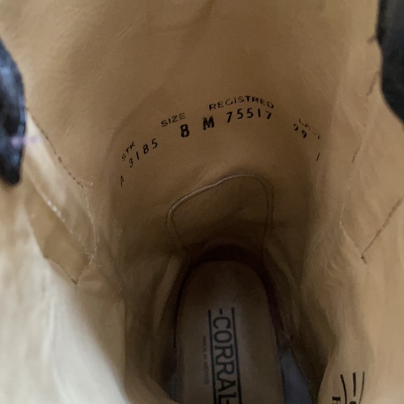 Women’s size 8 corrals boots - Picture 3 of 5